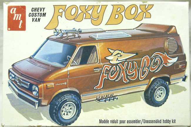 AMT 1/25 Chevrolet Custom Van Foxy Box, T403 plastic model kit